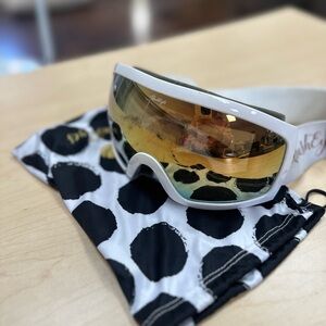 Crush Eyes Women’s Eve Snow Goggles with Gold Mirror Le